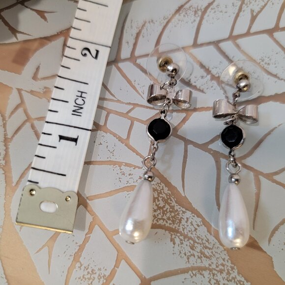 Vintage Silver Earrings Bow Pearl Drop Dangle With Black Gem Silver Tone - Picture 6 of 6